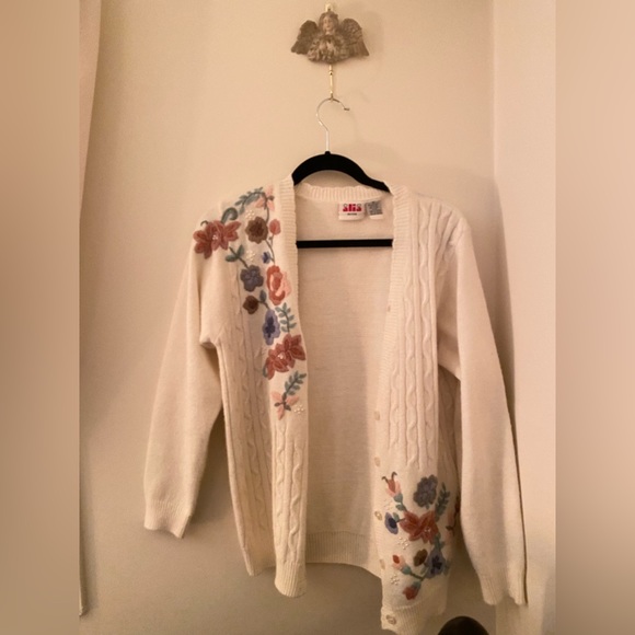 Beautiful Cardigan - Picture 1 of 4